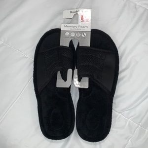 NWT Men’s Brookstone Memory Foam Slippers L